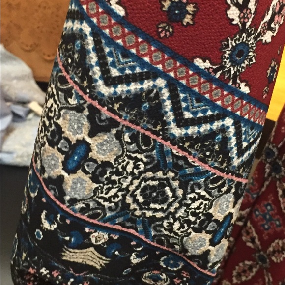 Cold shoulder dress - Picture 3 of 7